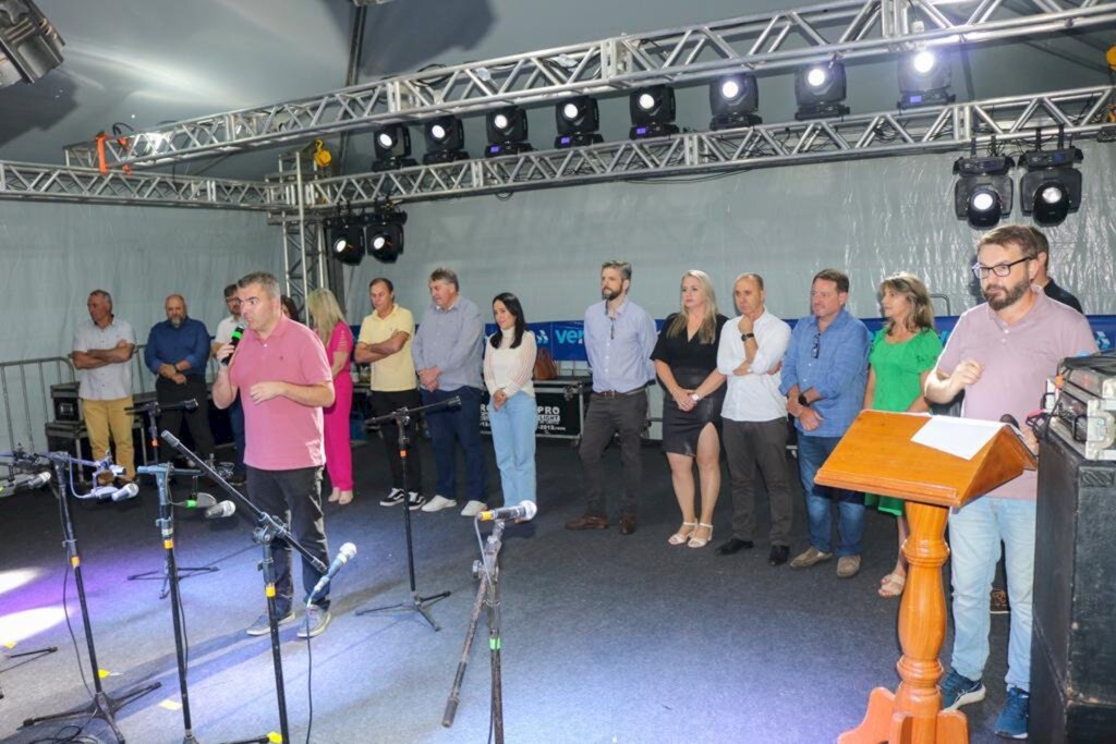 MÚSICO RENATO BORGHETTI ABRE OFICIALMENTE O 2° NATAL RECANTO DOS CANYONS