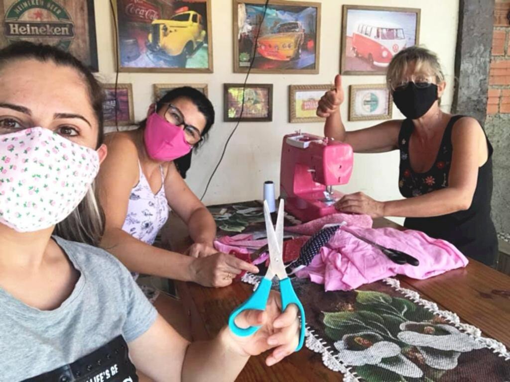 ALUNOS DA APAE DE PRAIA GRANDE RECEBEM MÁSCARAS