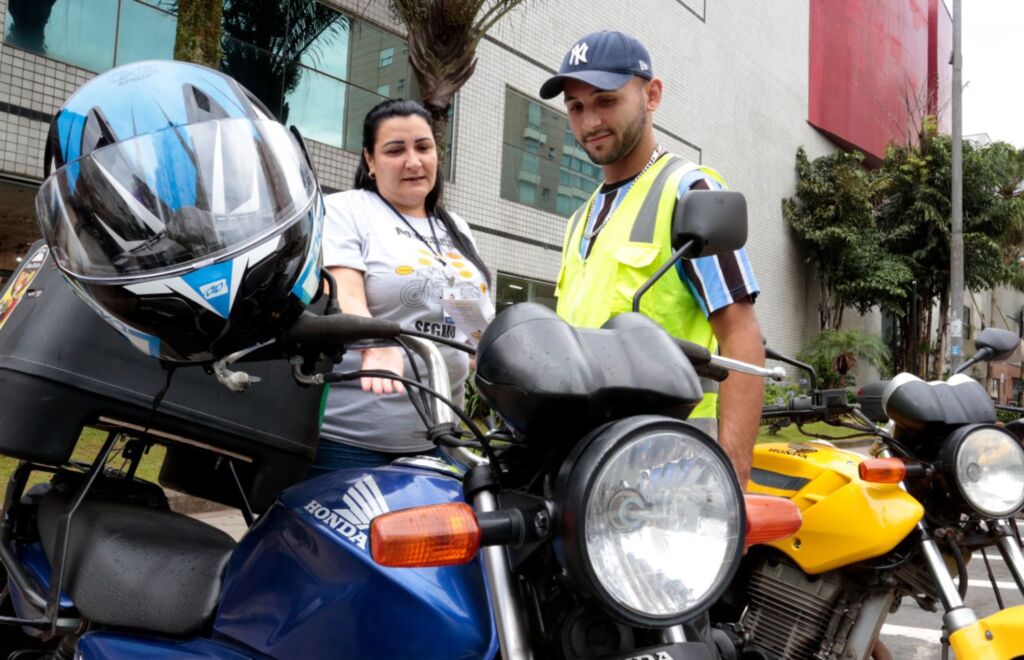 Prefeitura de Joinville realiza blitz educativa com foco nos motofretistas