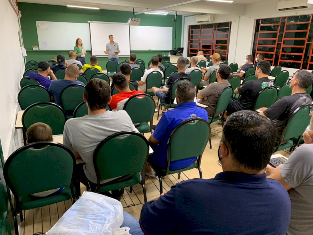 Prefeitura de Meleiro renova parceria com Anjos do Futsal