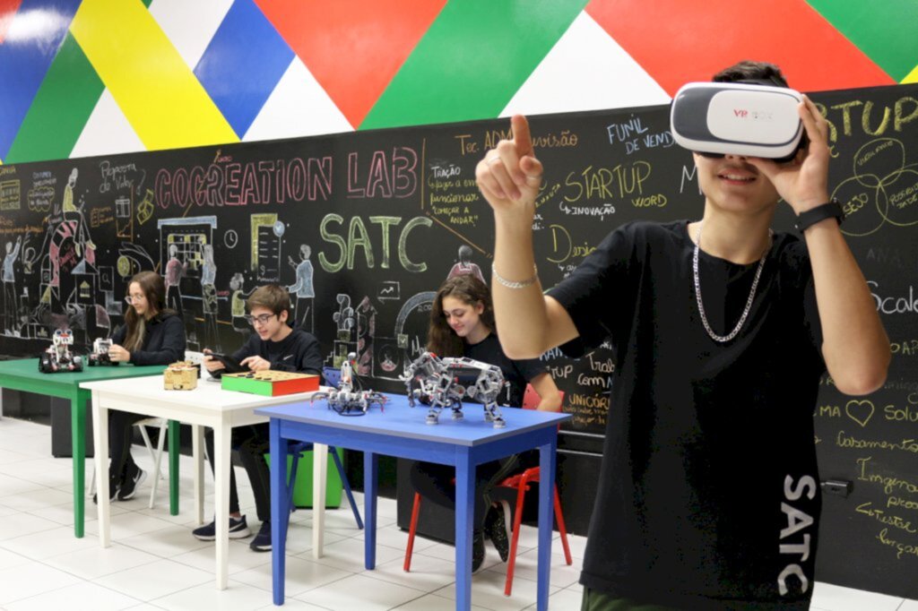 Colégio Satc aposta em ecossistema de inovação para fortalecer formação dos alunos