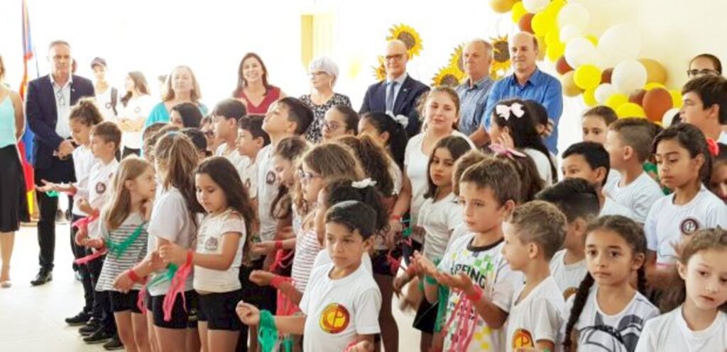 Com investimentos de R$ 3 milhões, Educação entrega obras de melhorias de escola em Sombrio