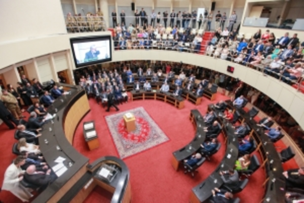 Vicente Schmitt/Agência AL - Solenidade de posse foi realizada no Plenário do Palácio Barriga Verde, em Florianópolis.