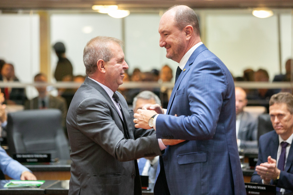 Mauricio Eskudlark toma posse e é eleito vice-presidente da Assembleia Legislativa