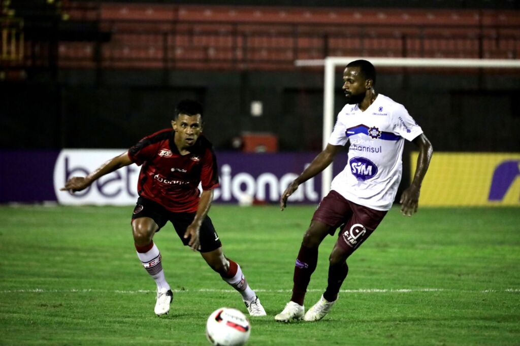 Foto: Italo Santos - GEB - Chicão foi utilizado como lateral-direito durante todo o jogo desta quarta