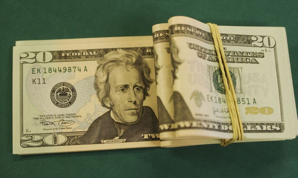 Dólar cai para R$ 5,06 após decisão de Banco Central americano