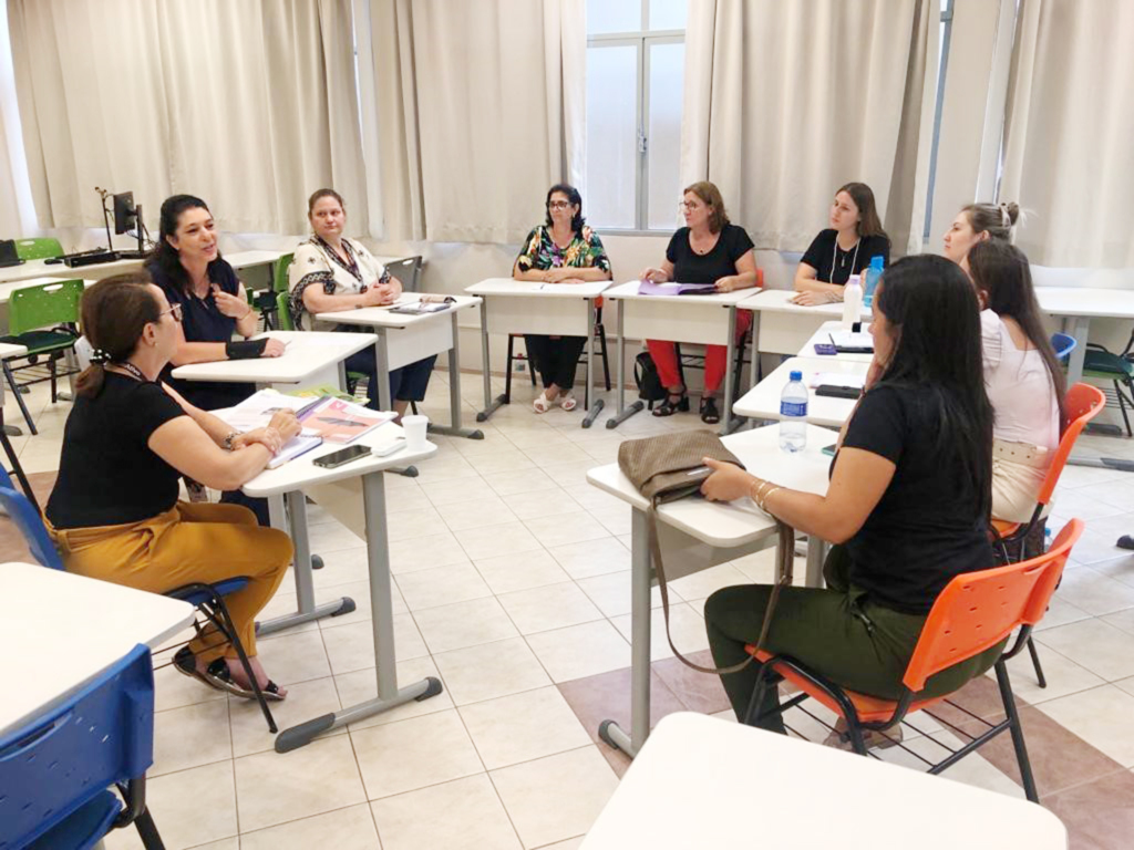 Professores dos Colégios Expressivo Superação e SuperAtivo participam de treinamento sobre o sistema Anglo