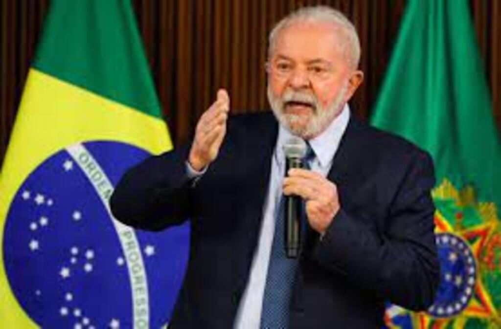 Lula admite chance de concorrer à reeleição em 2026 se contexto exigir: 