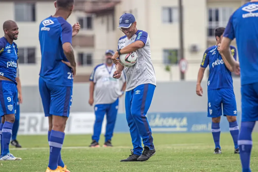 Com portões fechados, Avaí finaliza preparação para o clássico