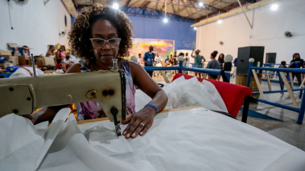 Carnaval de Joinville movimenta economia na produção do Desfile das Escolas de Samba