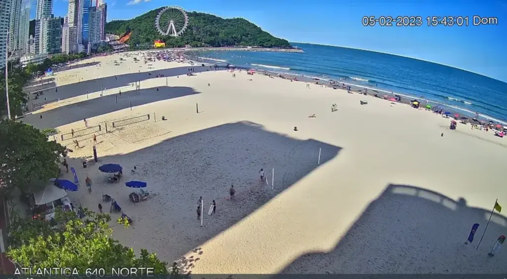 Praia de Balneário Camboriú tem quatro de 10 pontos com nível máximo de coliformes fecais; entenda