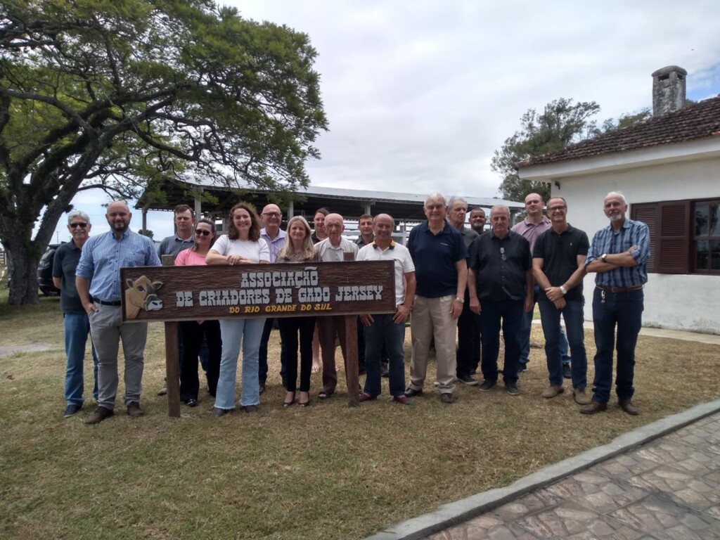 Divulgação - DP - Nova diretoria da Associação Jersey se prepara para a Fenasul Expoleite