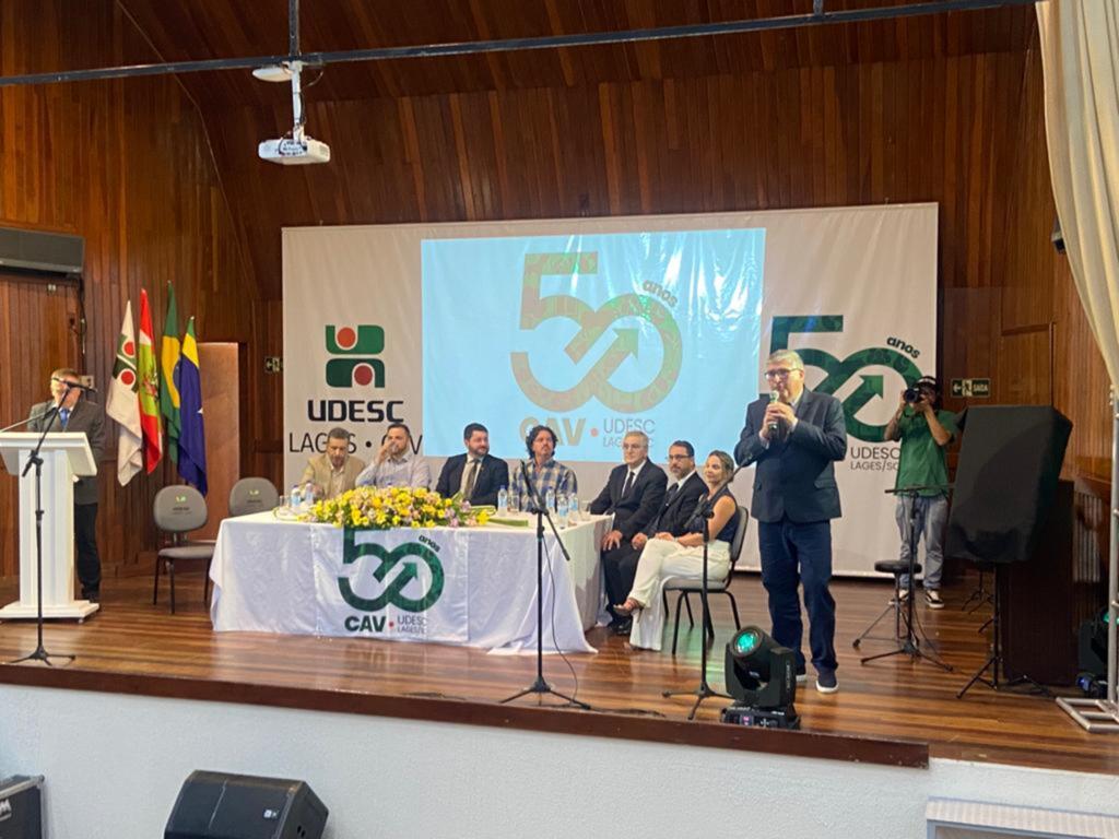 Udesc Lages completa 50 anos com lançamento de marca e programação comemorativa