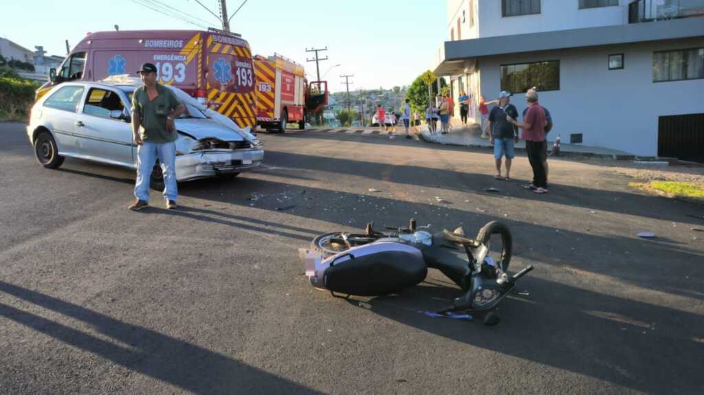 Colisão deixa um motociclista ferido