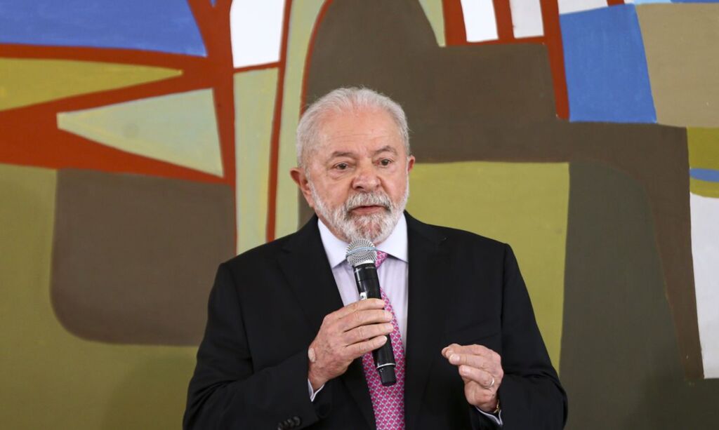 Lula diz que democracia é o patrimônio mais precioso da população