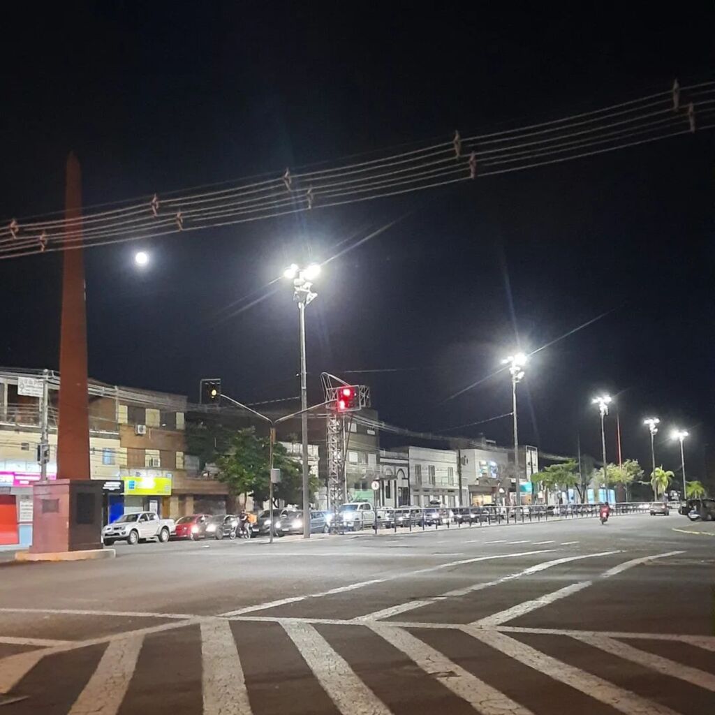 Avenida Presidente Vargas passa a contar com iluminação de LED