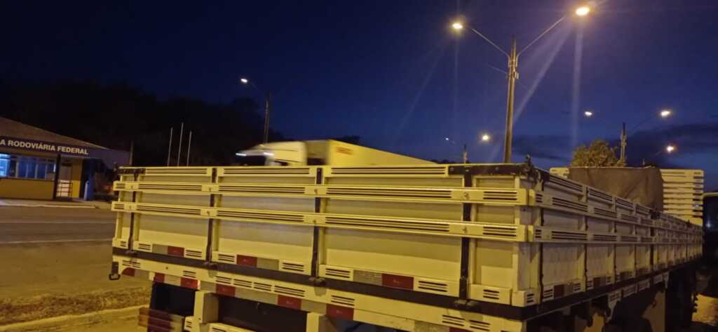 Caminhoneiro é flagrado dirigindo praticamente 21h00 ininterruptas na BR 470 em Rio do Sul.