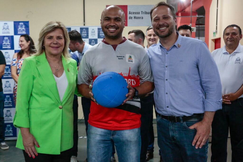 Prefeitura de Joinville entrega mais de 25 mil itens esportivos para 26 modalidades