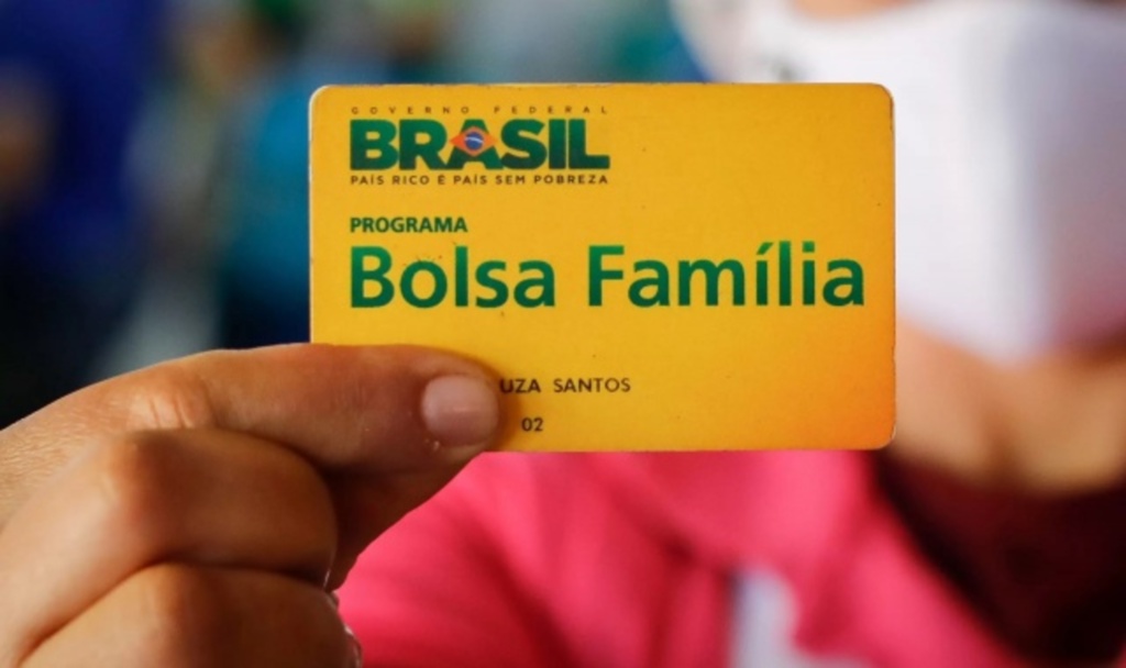 Bolsa Família: ministro diz ter indício de que 2,5 milhões recebem benefício de forma indevida