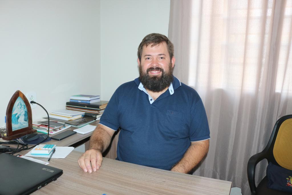 DESTAQUE DA SEMANA: Pároco da Paróquia São João Batista de São João do Sul, padre Tiago Mota da Silva.