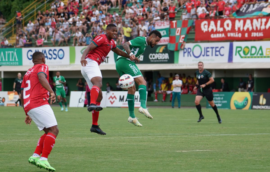 Chape sai na frente e Galo iguala o placar em clássico