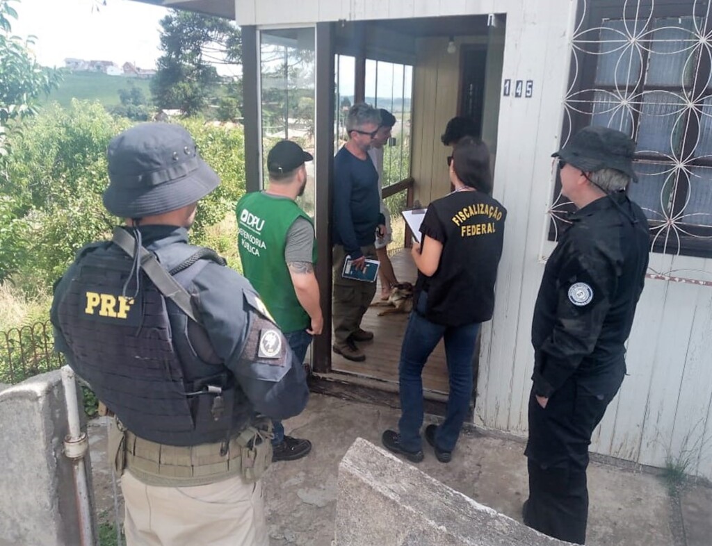 PRF participa da ação que regatou venezuelanos em condição de escravidão em Rio do Sul