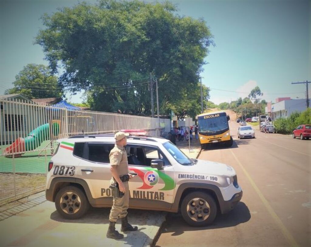 PM reforça policiamento nas escolas