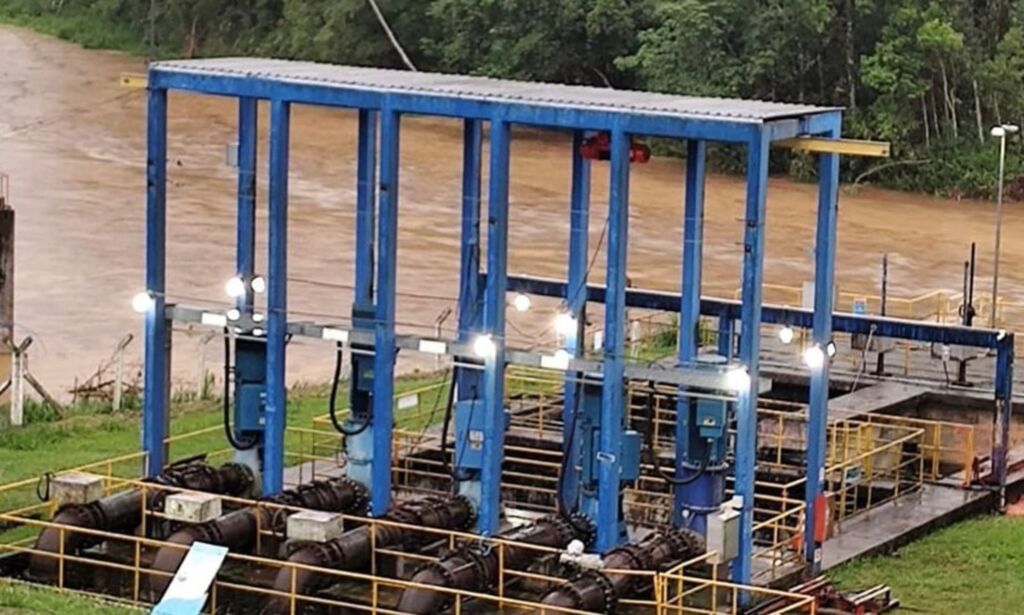 Enxurrada e desmoronamento na serra Dona Francisca afetam estações de tratamento de água