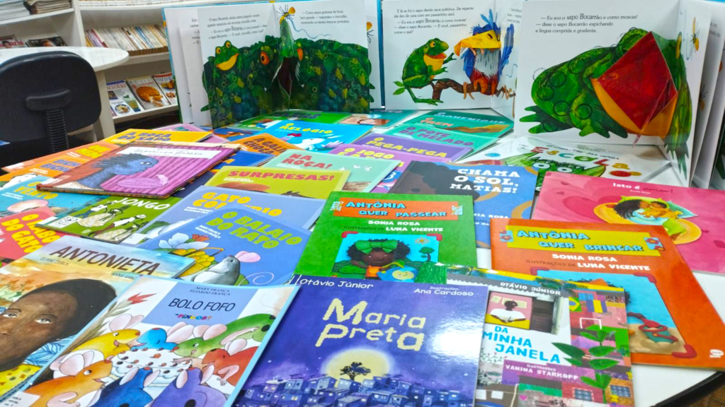 Secretaria Municipal de Educação de Capinzal adquire livros para Escolas e CMEIs da Rede Municipal de Ensino