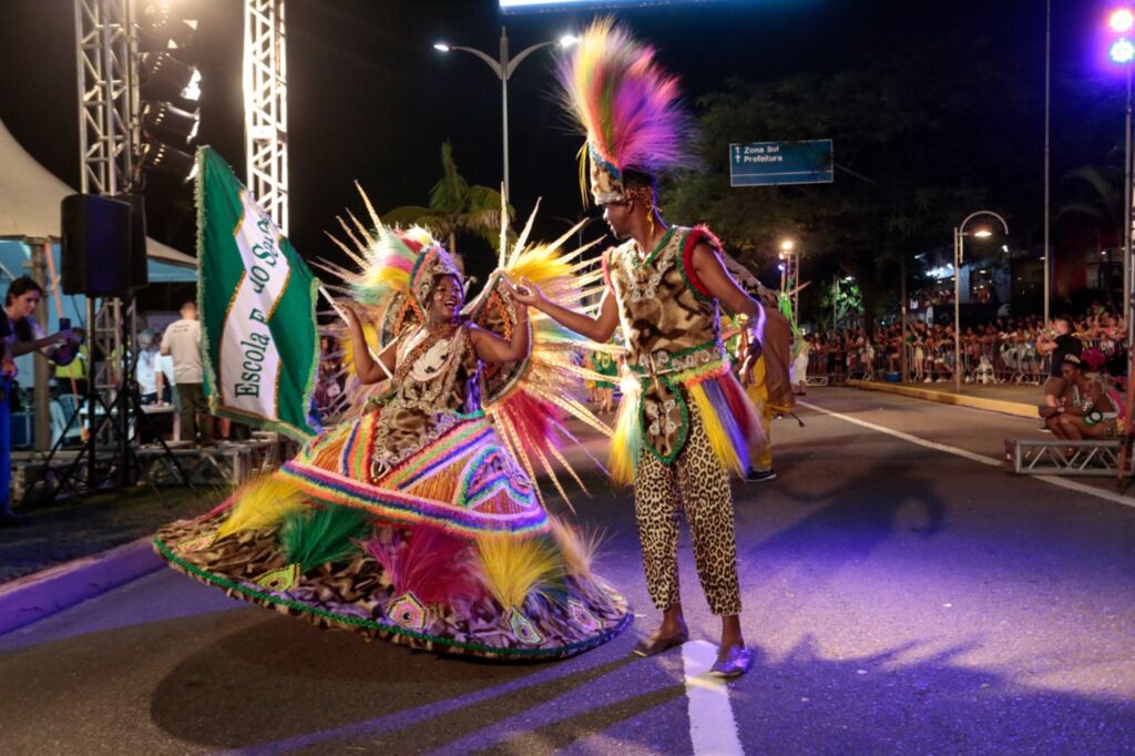 Carnaval encanta joinvilenses e reúne mais de 15 mil pessoas