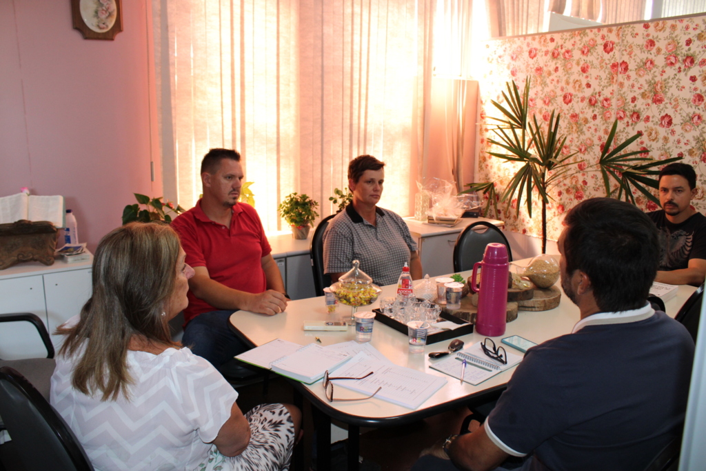 Encontro debate sobre as normas técnicas de segurança para instalação das Leds