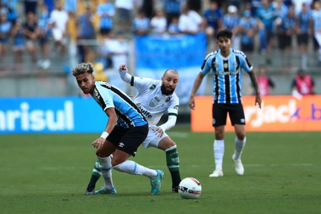 Anselmo Cunha. - Grêmio teve problemas defensivos contra o Avenida, mais uma vez.