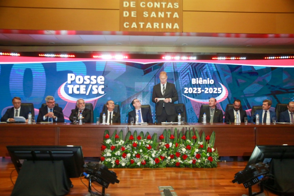 Herneus De Nadal toma posse como presidente do Tribunal de Contas de Santa Catarina