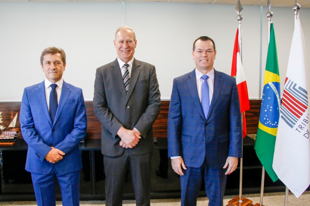 Acom SC - osé Nei Ascari (vice-presidente do TCE/SC), Herneus De Nadal (presidente do TCE/SC) e Adircélio de Moraes Ferreira Júnior (corregedor-geral do TCE/SC)