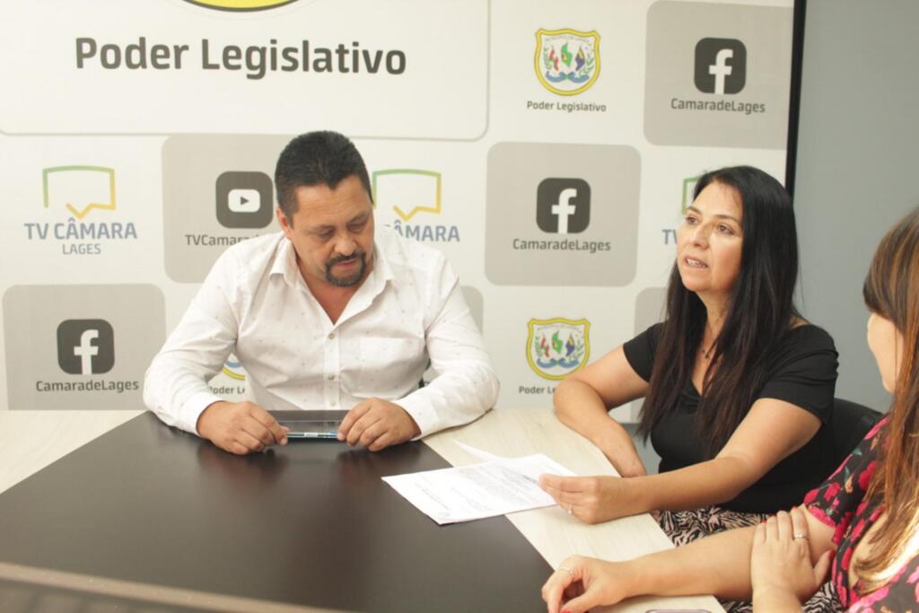 Silvia Oliveira assume como vereadora de Lages