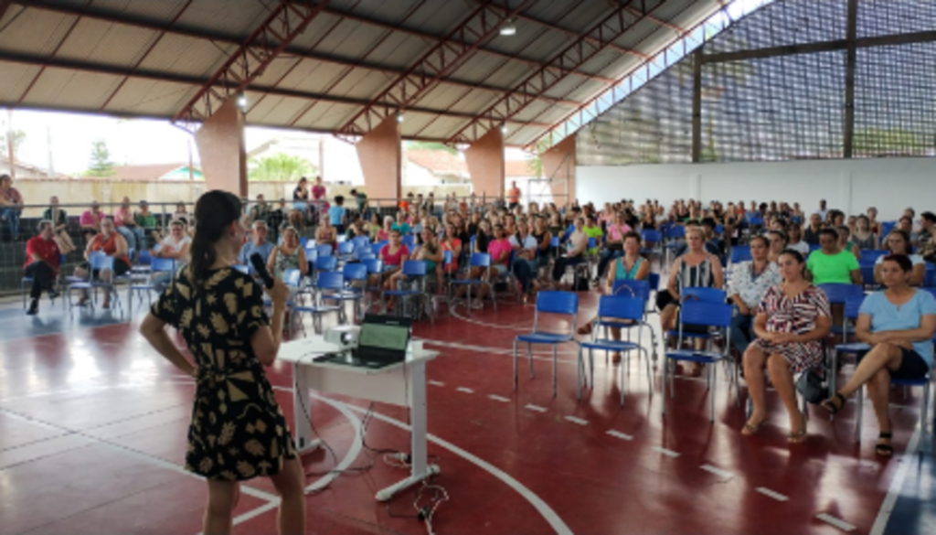 Promotora de Justiça ministra palestra sobre escuta protegida para professores em Garuva