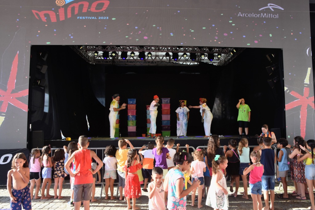 Mimo Festival para Crianças atrai diversas famílias para o centro histórico em São Francisco do Sul