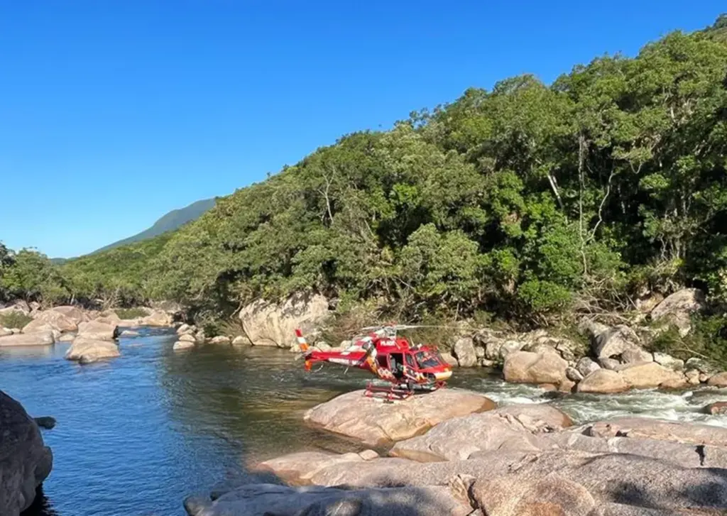 Jovem de 19 anos morre afogado após corpo ficar preso entre pedras em cachoeira de SC