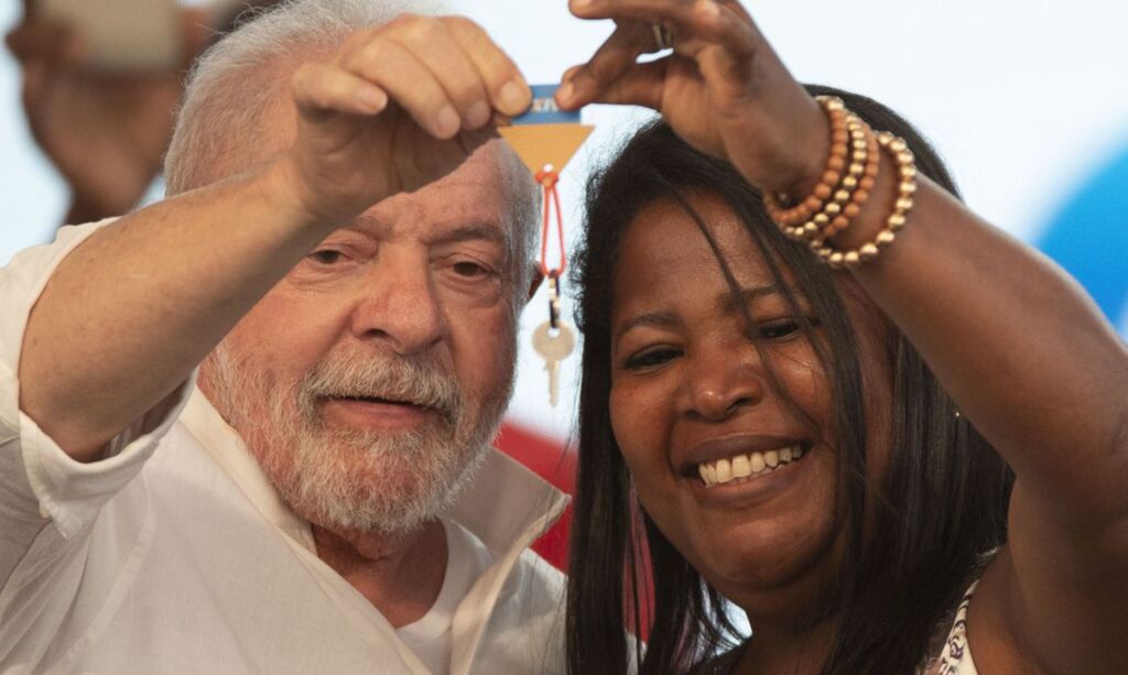 Lula assina medida provisória que retoma o Minha Casa, Minha Vida