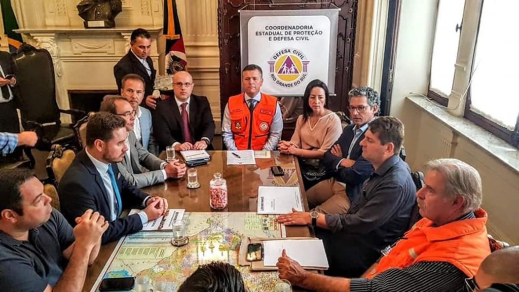 Governador se reúne com prefeitos da região para fazer um balanço dos prejuízos das chuvas