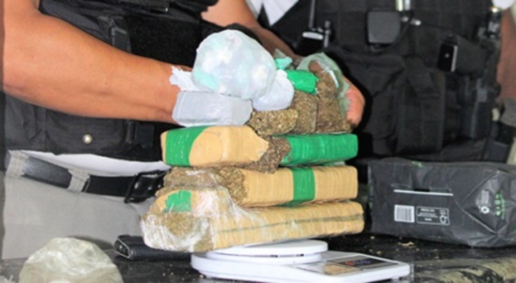 Dois são detidos com 3 kg de maconha em São Gabriel