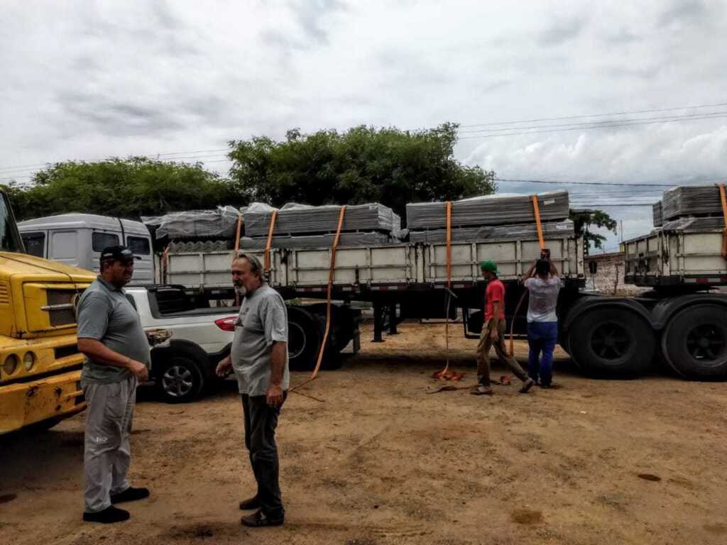 Defesa Civil de São Gabriel recebe telhas para socorrer os atingidos por vendaval