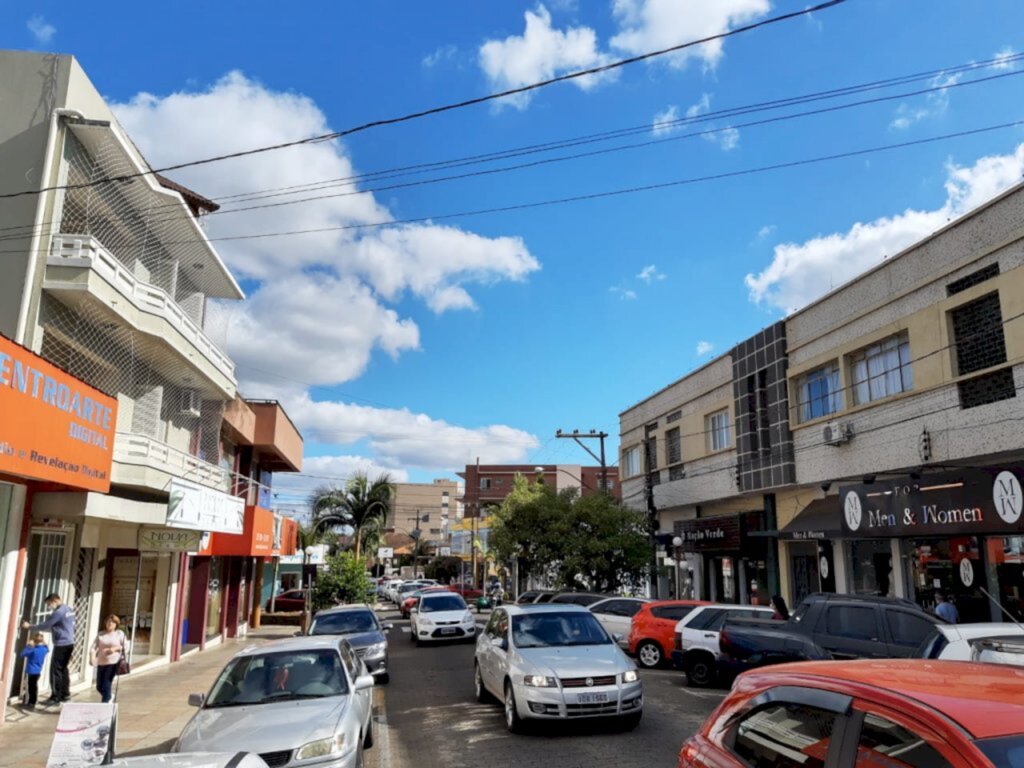 Foto: Prefeitura de Santiago - Com restrições, comércio aberto ainda não apresentou a recuperação necessária. A área comercial mais prejudicada é a da moda