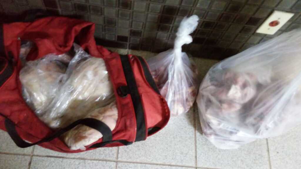 Dupla é presa por furtar carnes em açougue de Santiago