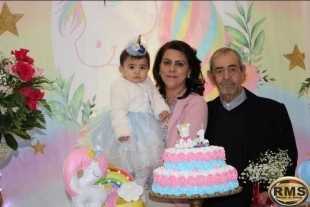 Foto: Divulgação - José Euclides Leal com a neta e a esposa