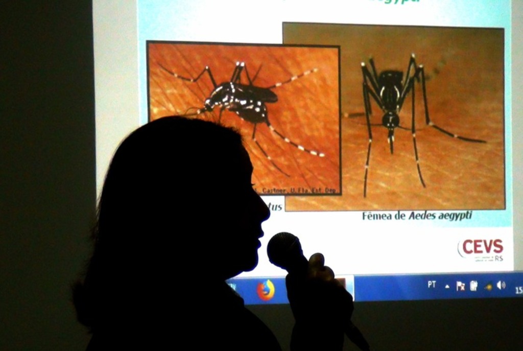 Foto: Márcio Brasil - Prefeitura tem feito reuniões de orientação e fiscalizado denúncias de possíveis focos do mosquito transmissor de 3 doenças