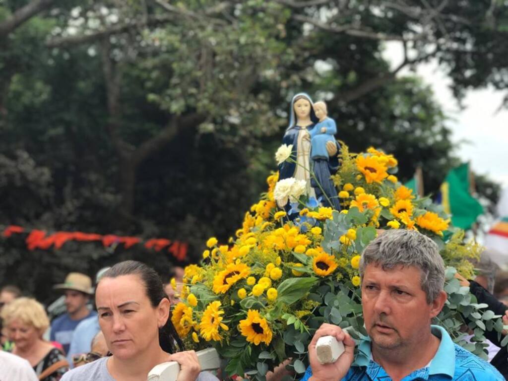 FOTOS: centenas de fiéis participam da procissão de Navegantes em Restinga Sêca