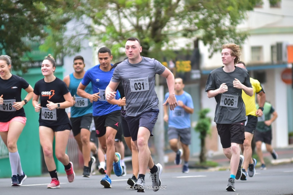 Mais de 200 corredores participam da Corrida Rústica em São Miguel do Oeste