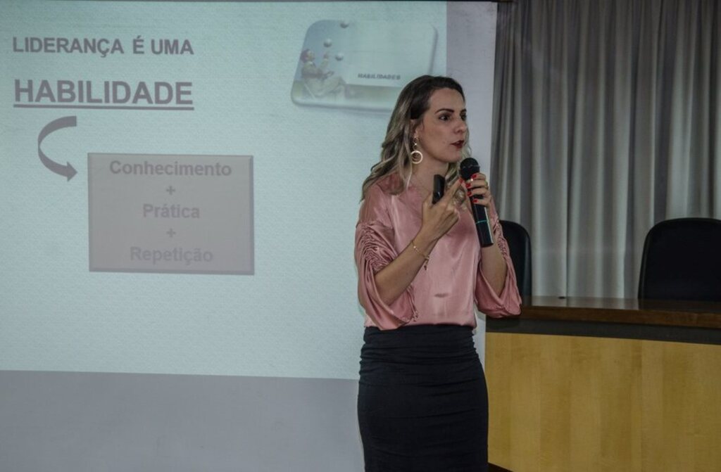 Foto: Galerananet (Divulgação) - Coach Andreia Santini palestrou sobre o importância da oferta de vagas para carros de clientes de lojas