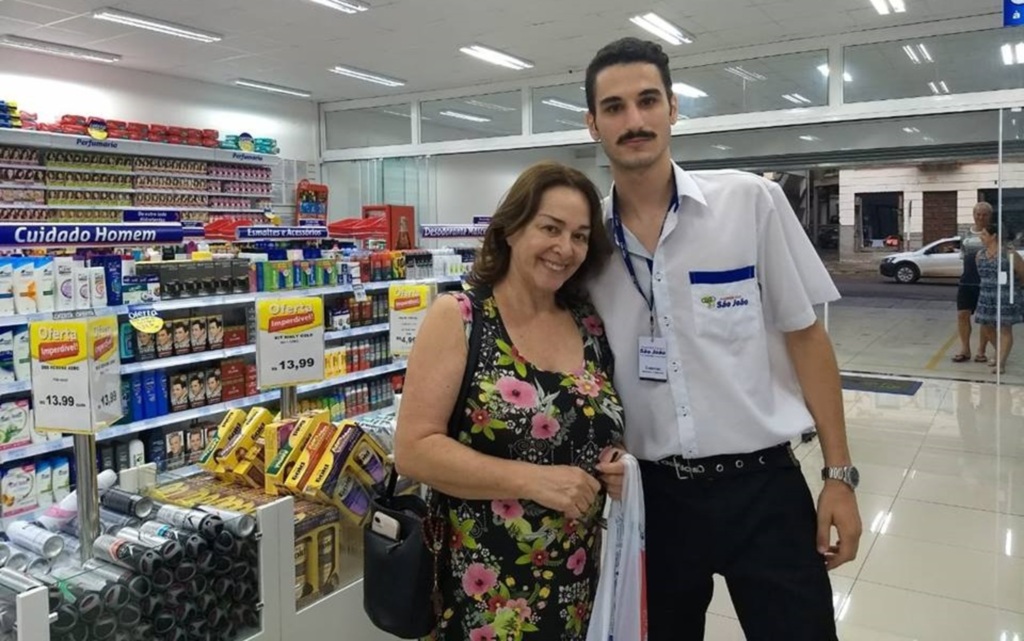Arquivo Pessoal - Estevão atendeu a atriz Nívea Maria na farmácia